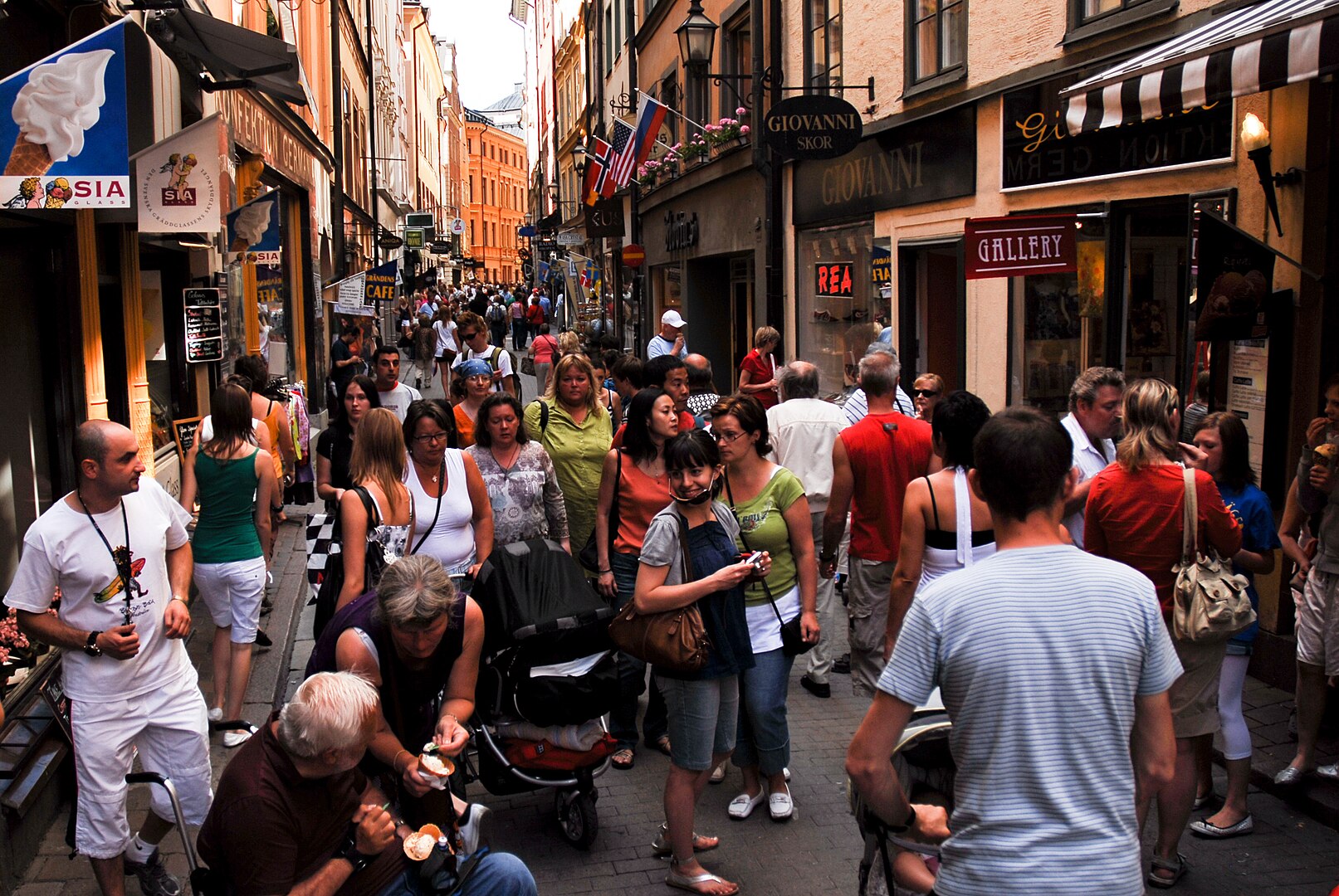 Besöksdestinationen Västerlånggatan i Gamla Stan i Stockholm innerstan